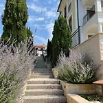 Povile Suites דירה *